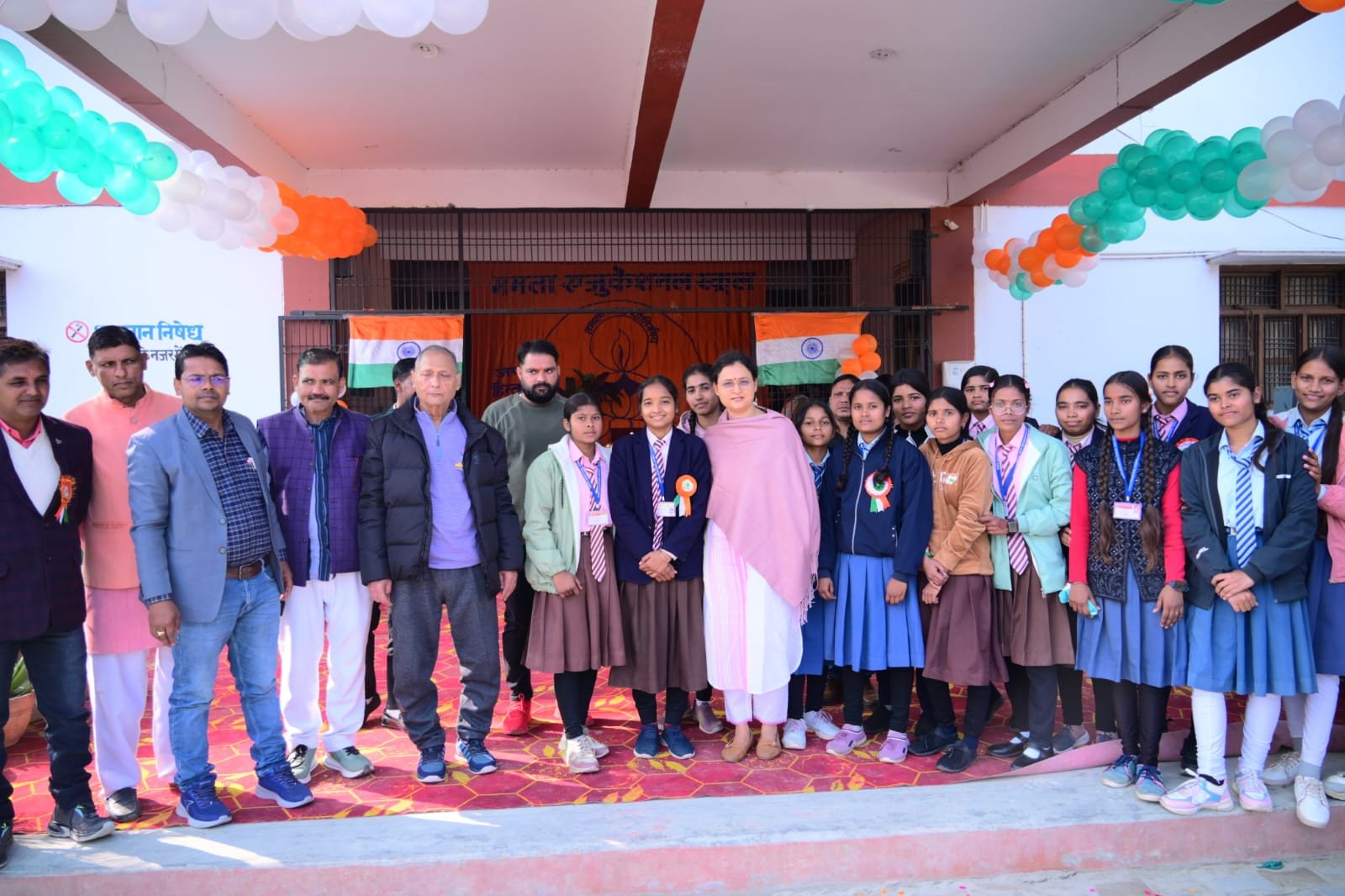 स्वच्छ एवं सुंदर विद्यालय प्रांगण।